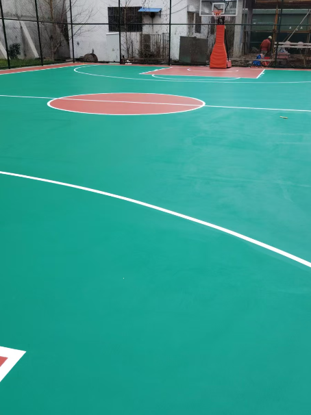 融安 球场长期使用易出现地面开裂